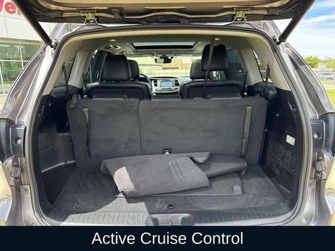 Used 2018 Toyota Highlander Limited Platinum FWD image 13