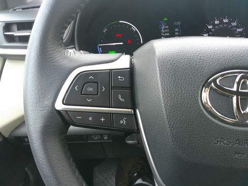 Used 2024 Toyota Sienna XLE image 18