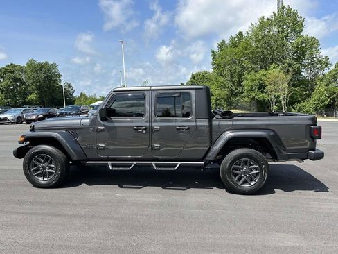 Used 2024 Jeep Gladiator Sport AWD/4WD image 22