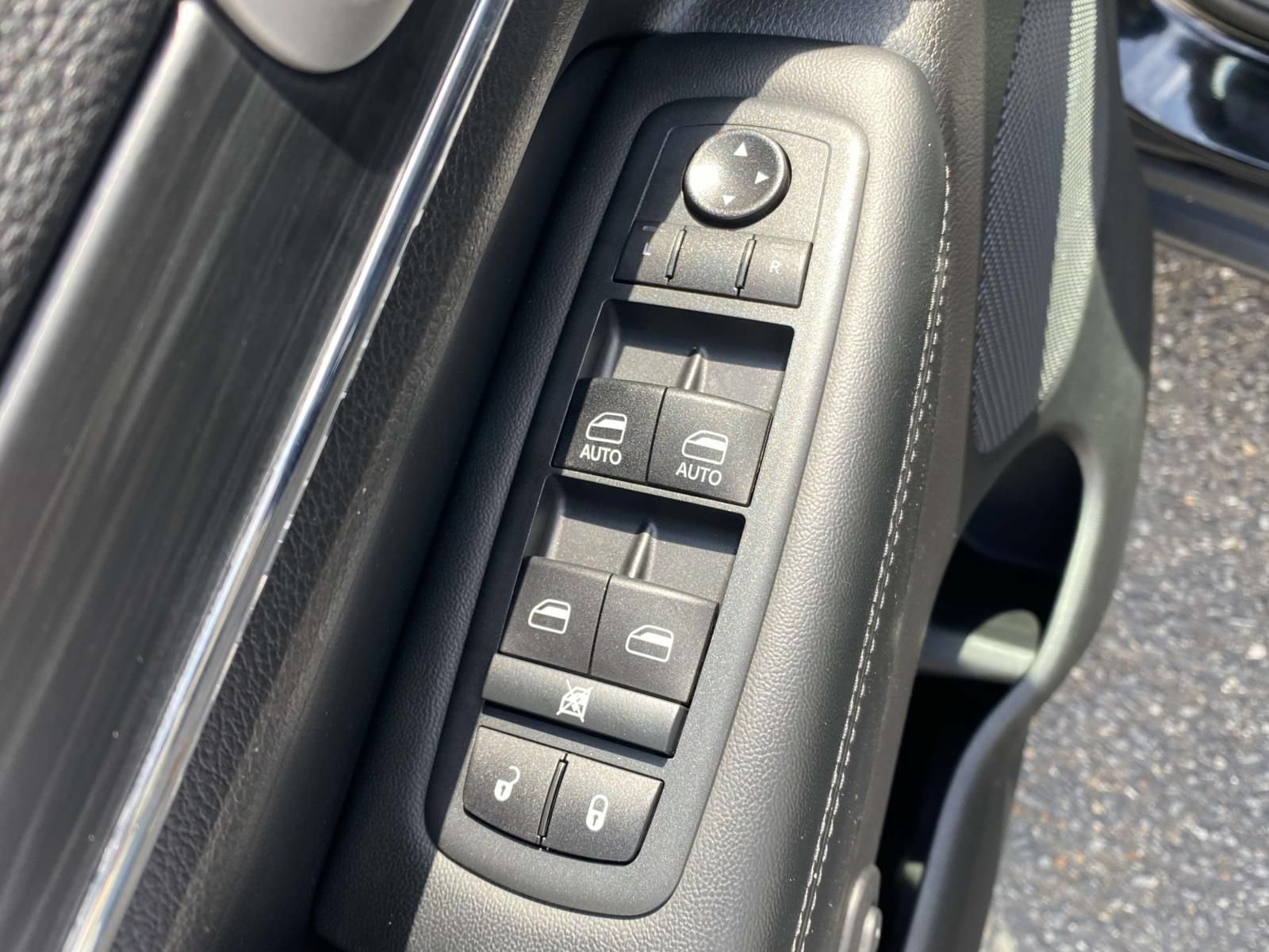 Used 2021 Jeep Grand Cherokee Limited AWD/4WD image 19