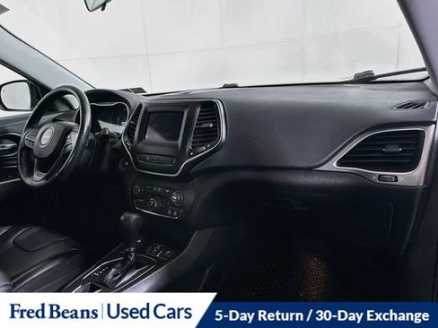 Used 2019 Jeep Cherokee Latitude Plus w/ Cold Weather Group AWD/4WD image 35