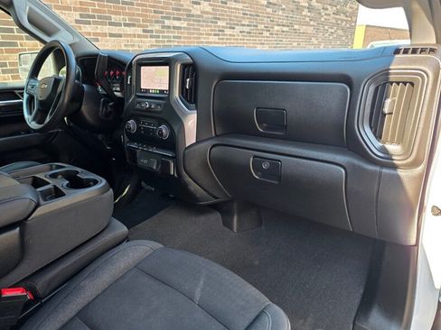 Used 2022 Chevrolet Silverado 1500 Custom AWD/4WD image 16