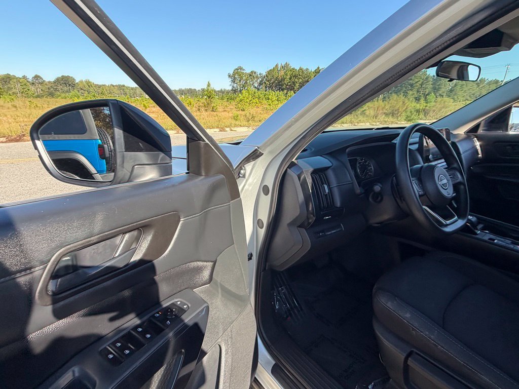 Used 2023 Nissan Pathfinder S FWD image 32