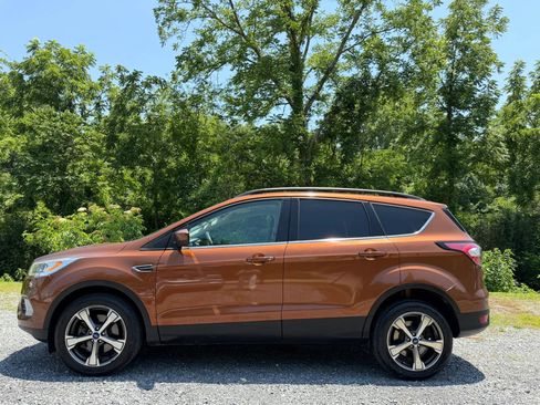 Used 2017 Ford Escape SE w/ Equipment Group 201A AWD/4WD image 10