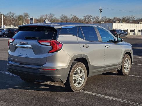 Used 2024 GMC Terrain SLE image 6
