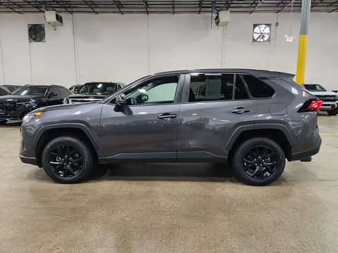 Used 2022 Toyota RAV4 LE image 7