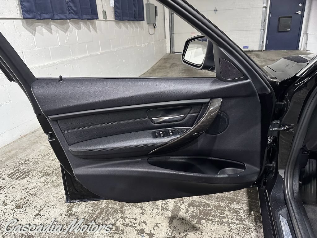 Used 2015 BMW 328i xDrive Wagon AWD/4WD image 20