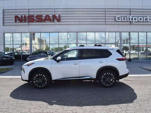 Used 2025 Nissan Rogue Platinum w/ Platinum Premium Package FWD image 3