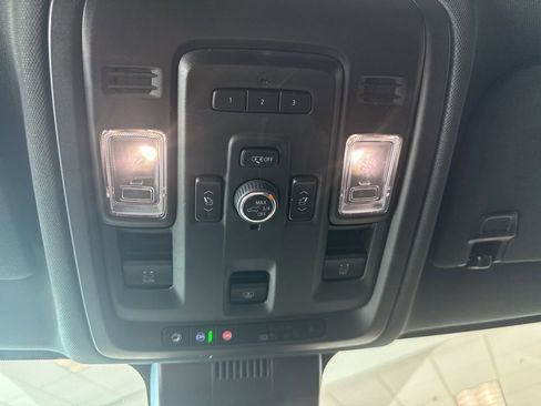 Used 2023 Chevrolet Suburban LT w/ Luxury Package AWD/4WD image 13