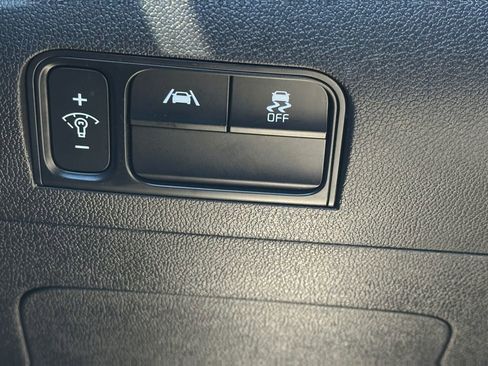 Used 2022 Kia Sorento LX image 18