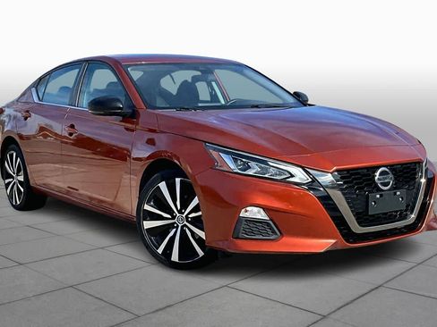 Used 2021 Nissan Altima 2.5 SR w/ SR Premium Package image 3