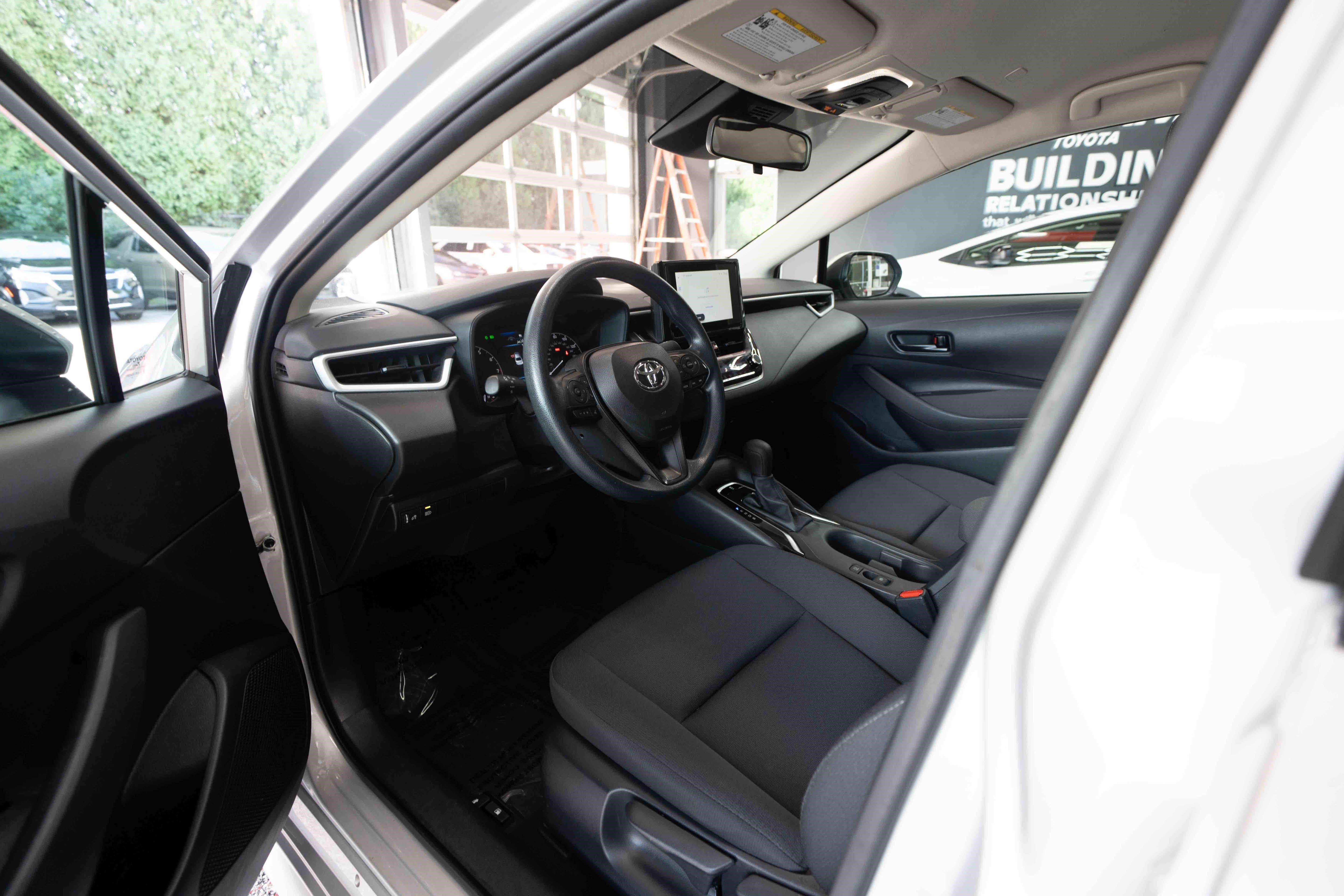 Used 2025 Toyota Corolla LE FWD image 8