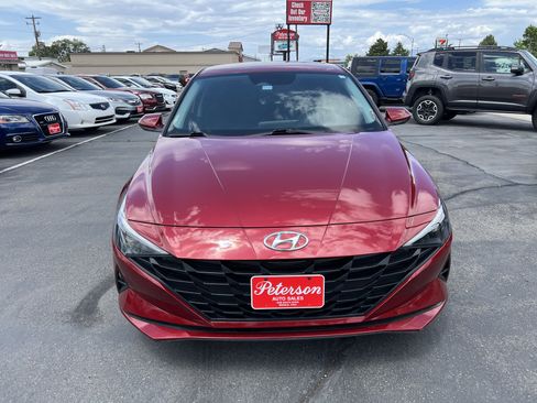 Used 2023 Hyundai Elantra SEL FWD image 2