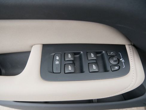 Used 2026 Volvo XC60 B5 Plus w/ Climate Package image 16