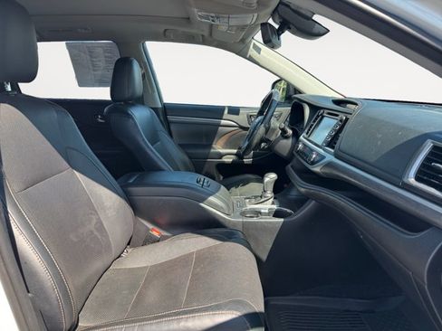 Used 2019 Toyota Highlander Limited Platinum AWD/4WD image 19