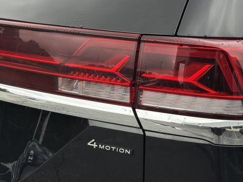 Used 2024 Volkswagen Atlas SE AWD/4WD image 6