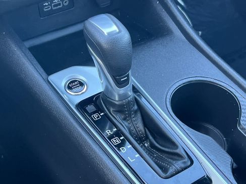 Used 2025 Nissan Altima 2.5 SV FWD image 21