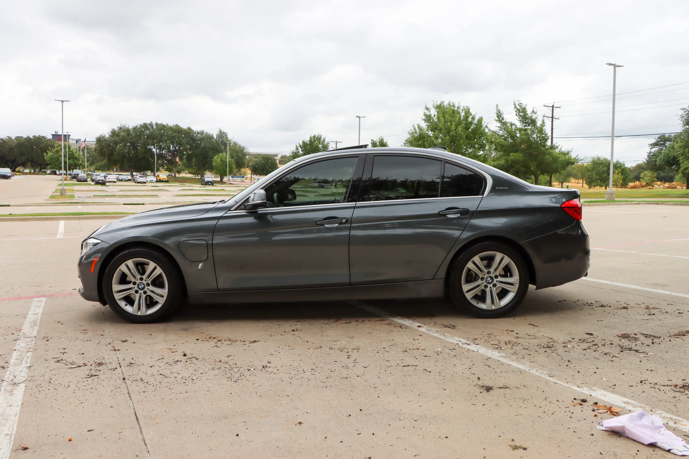 Used 2018 BMW 330e w/ Premium Package RWD image 4