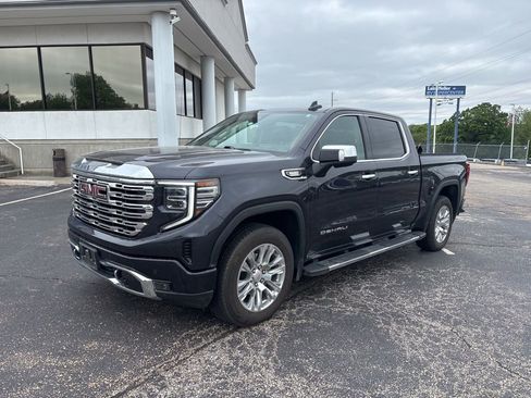 Used 2023 GMC Sierra 1500 Denali w/ Technology Package AWD/4WD image 3