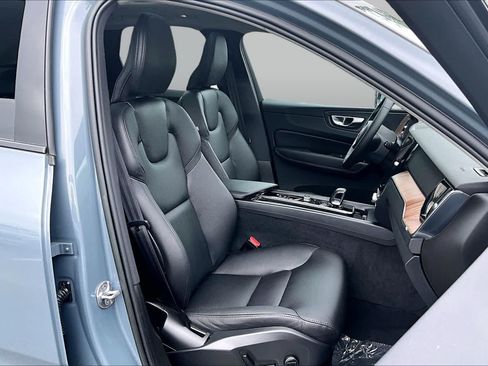 Certified 2023 Volvo XC60 B5 Plus w/ Climate Package AWD/4WD image 8