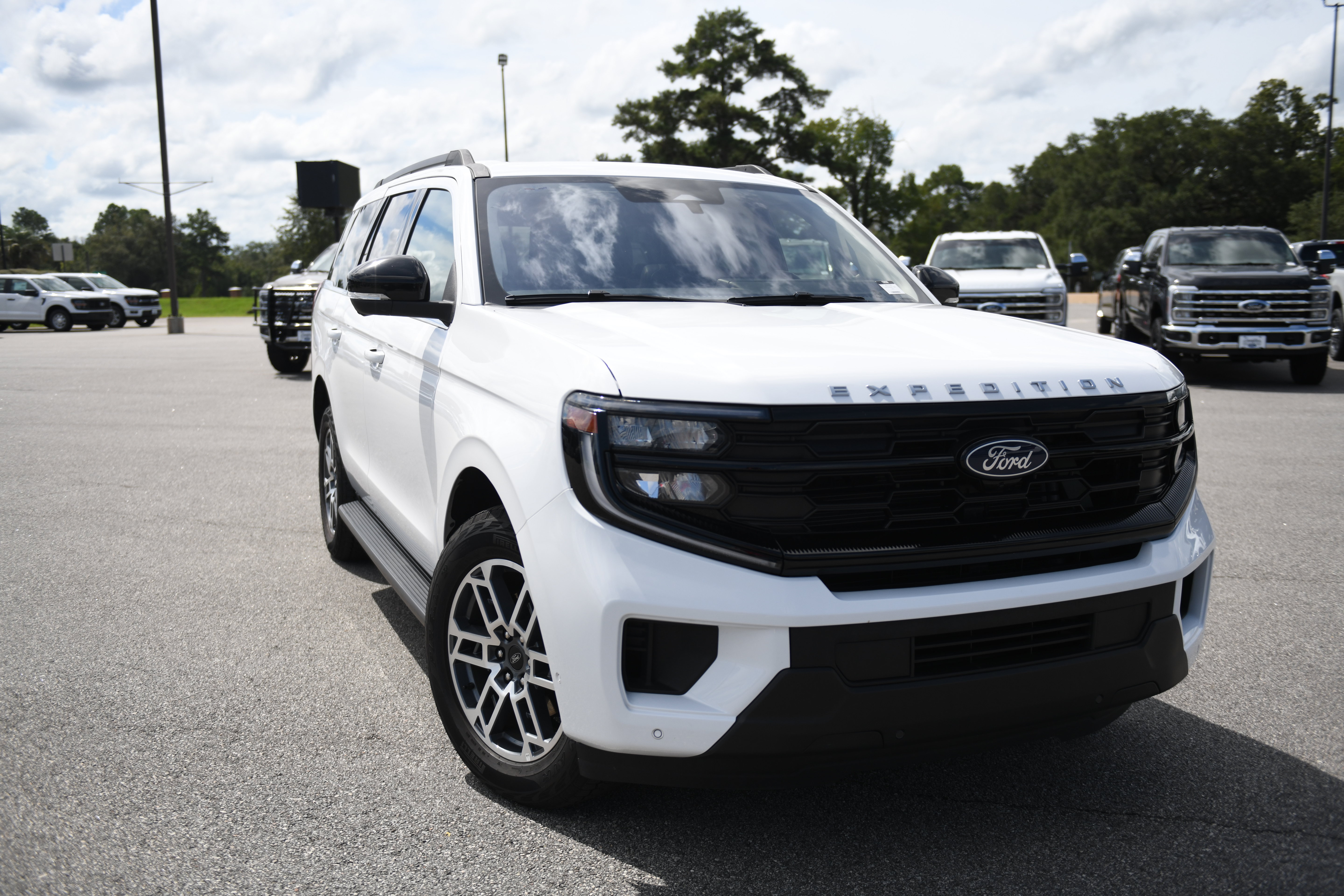 Used 2025 Ford Expedition Active AWD/4WD image 4