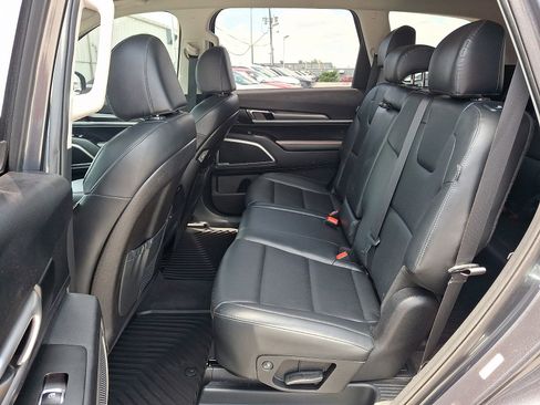 Used 2023 Kia Telluride LX AWD/4WD image 9