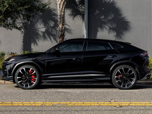 Used 2020 Lamborghini Urus image 3