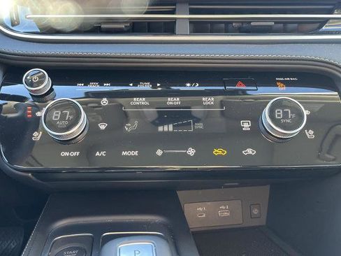 Certified 2025 INFINITI QX60 Luxe image 18