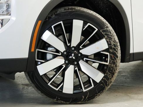 New 2026 Mitsubishi Outlander SE FWD image 3