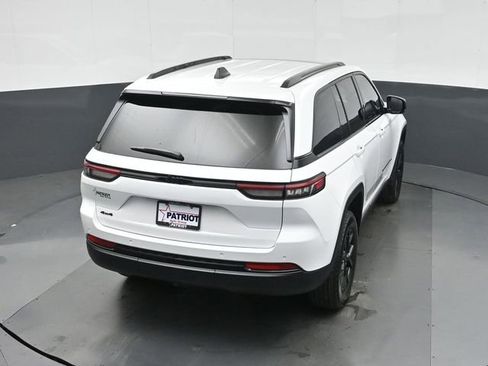 New 2025 Jeep Grand Cherokee Altitude AWD/4WD image 29