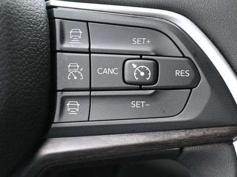 Used 2024 Jeep Grand Cherokee Limited AWD/4WD image 19