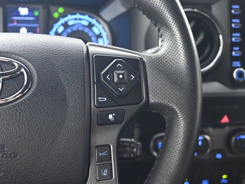 Used 2022 Toyota Tacoma TRD Off-Road w/ Technology Package AWD/4WD image 38