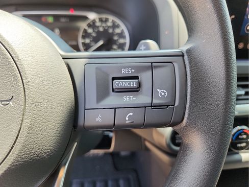 Used 2026 Nissan Pathfinder S FWD image 18
