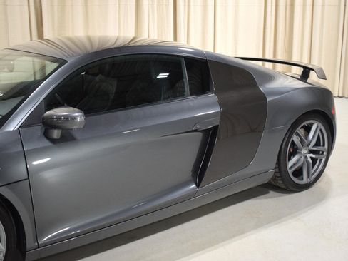 Used 2014 Audi R8 V8 w/ Convenience Package image 2