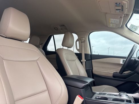 Used 2020 Ford Explorer XLT w/ Equipment Group 202A image 27