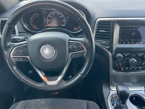 Used 2019 Jeep Grand Cherokee Laredo image 14