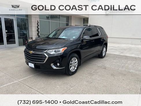 Used 2021 Chevrolet Traverse LT image 1