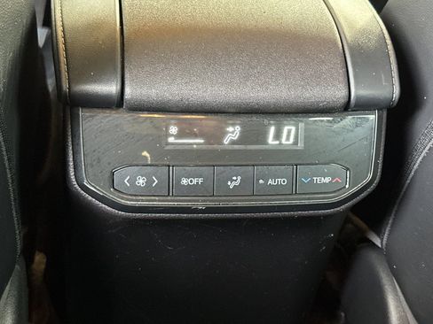 Used 2023 Toyota Highlander Limited image 15