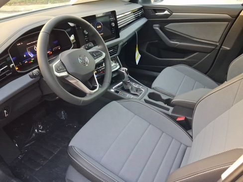 New 2026 Volkswagen Jetta SE FWD image 7