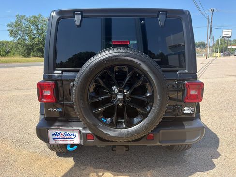 Used 2023 Jeep Wrangler Unlimited Sahara w/ Cold Weather Group AWD/4WD image 10