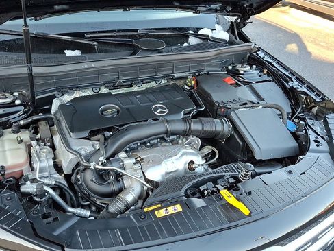 Used 2022 Mercedes-Benz GLB 250 4MATIC image 32