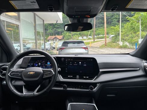Used 2025 Chevrolet Equinox LT FWD image 34