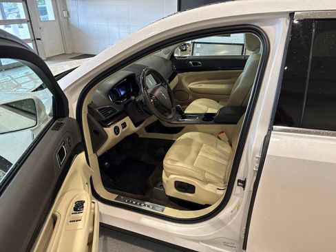 Used 2018 Lincoln MKT AWD w/ Technology Package image 23