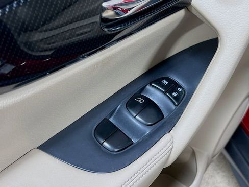 Used 2019 Nissan Rogue SL image 18