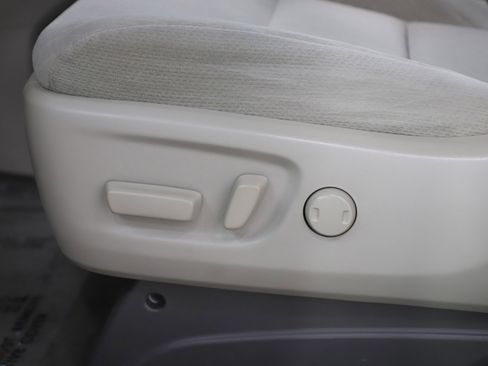 Used 2017 Toyota Sienna LE image 30