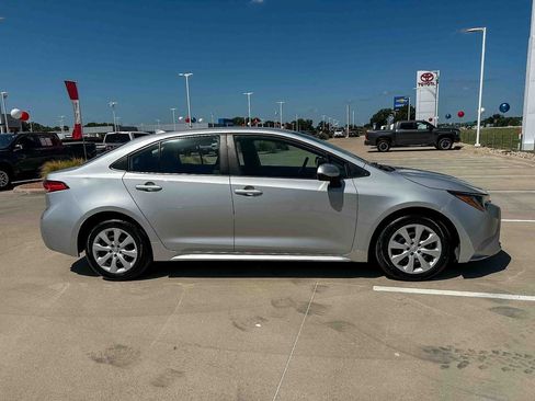 Used 2024 Toyota Corolla LE FWD image 2