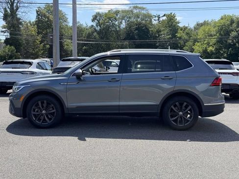 Used 2024 Volkswagen Tiguan SE AWD/4WD image 2