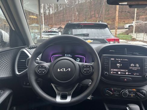 Used 2025 Kia Soul LX w/ LX Technology Package image 32