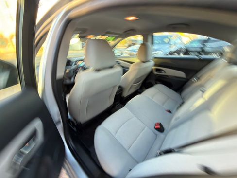 Used 2016 Chevrolet Cruze LT w/ Technology Package image 11