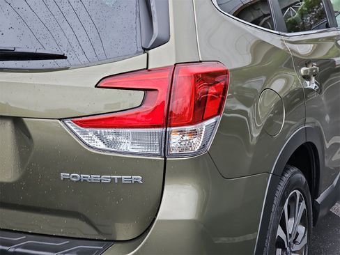 Used 2022 Subaru Forester Limited w/ Popular Package #3 image 11